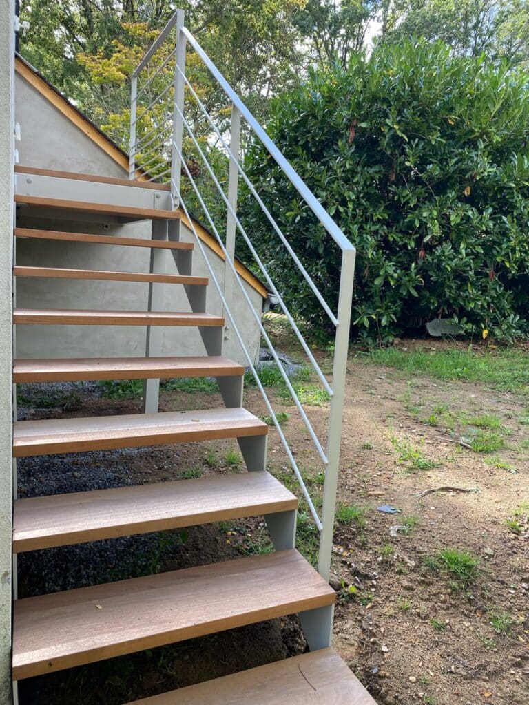 golfe metal escalier droit metal marche bois