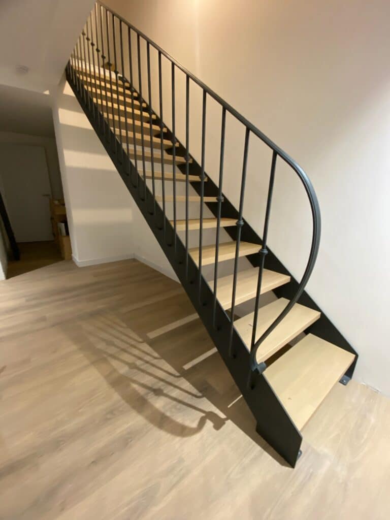 golfe metal escalier droit style bistrot marche bois