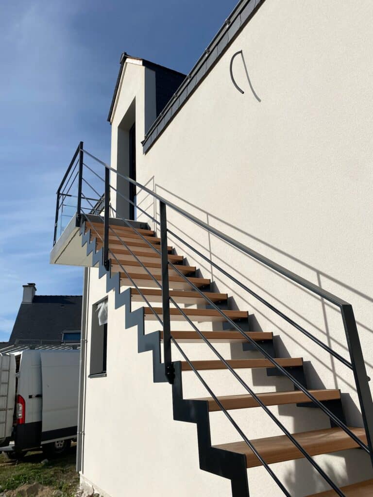 golfe-metal-escalier-exterieur-metal-bois