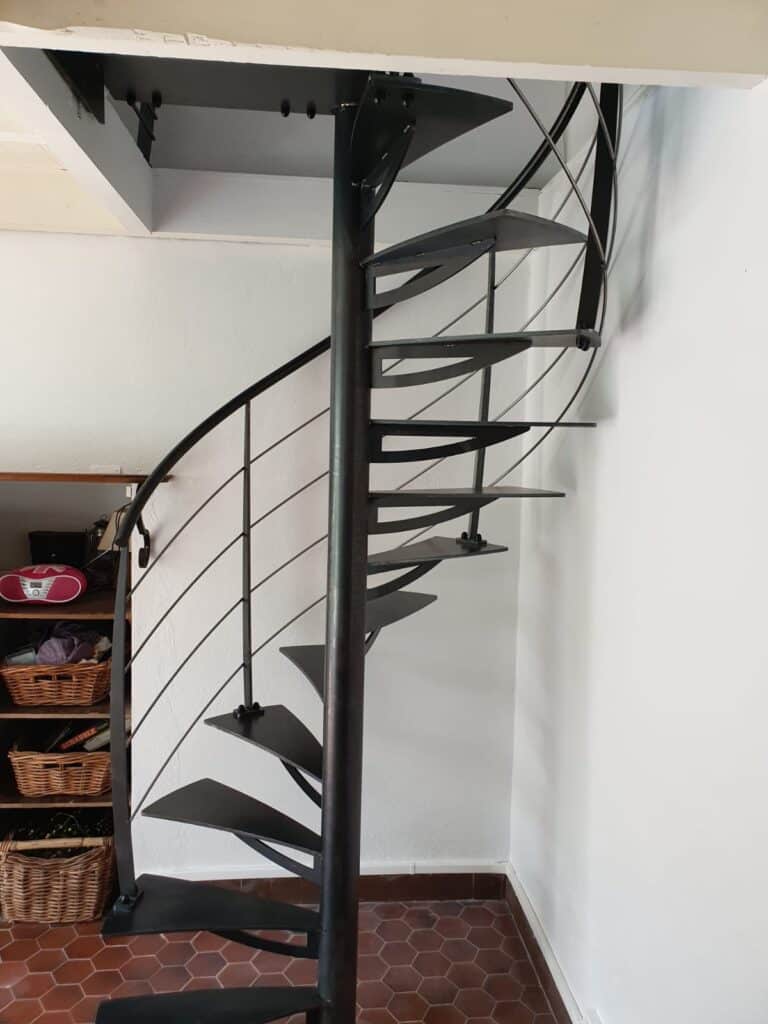 golfe-metal-escalier-helicoidal-baden
