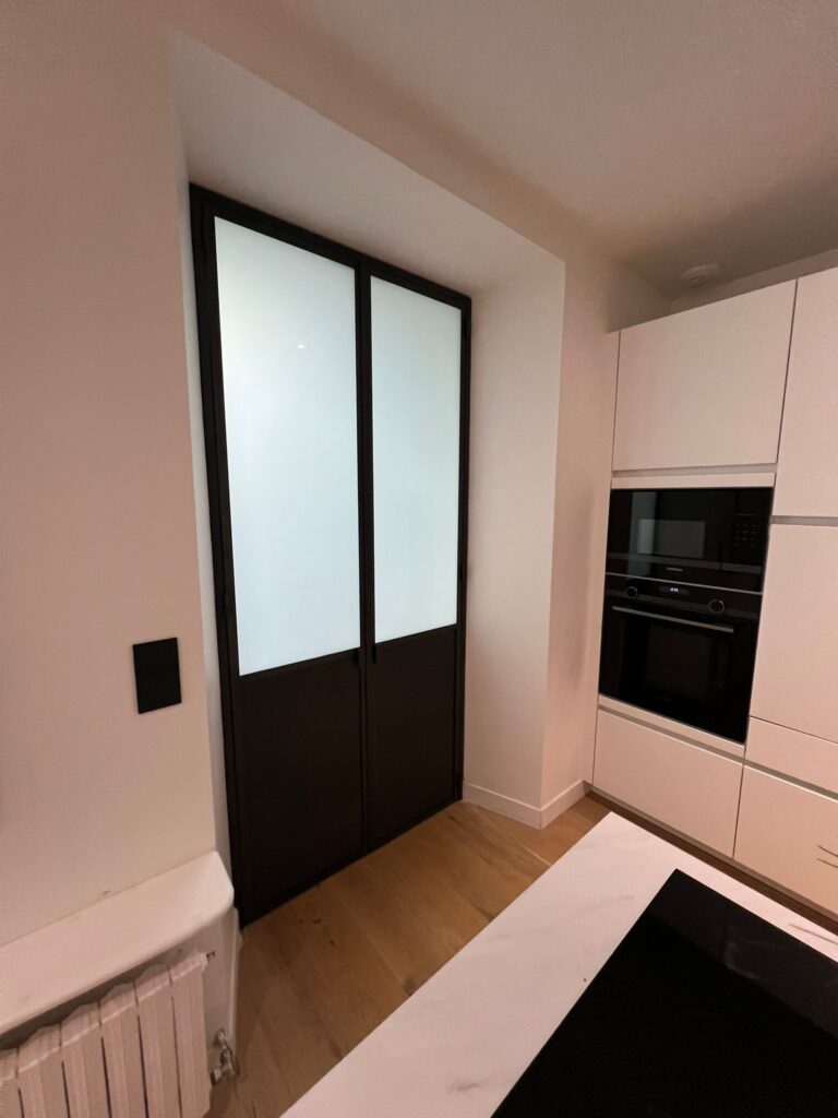 golfe-metal-porte-vitre-sur-mesure